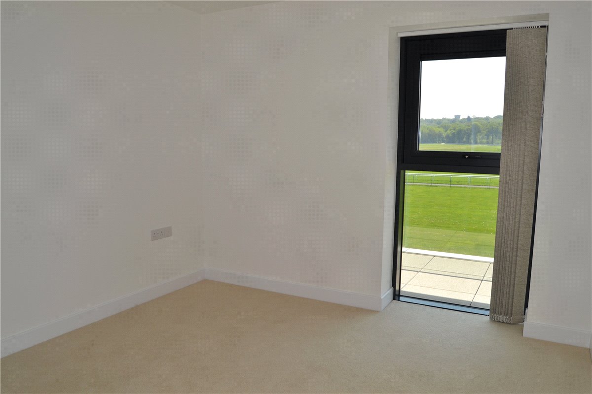 2 bedroom Flat, Kingman Way, Newbury, RG14 - , Image 5