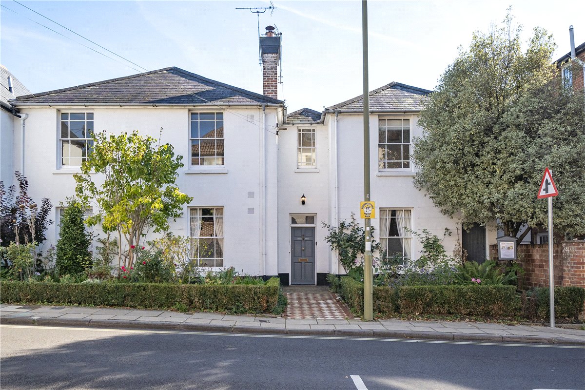 3 bedroom Flat, Hyde Street, Winchester, SO23 - Available