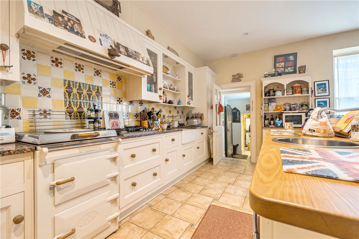 2 bedroom Maisonette, St. James's Square, Bath, BA1 - Available, Image 7