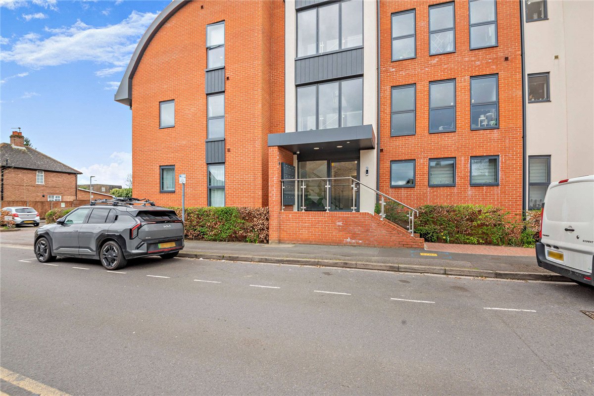 2 bedroom Flat, St Marys Road, Newbury, RG14 - Sold, Image 17