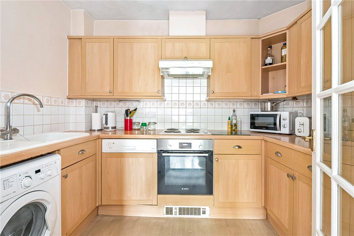 2 bedroom Flat, Sunbury-on-Thames, Surrey, TW16 - Available, Image 4