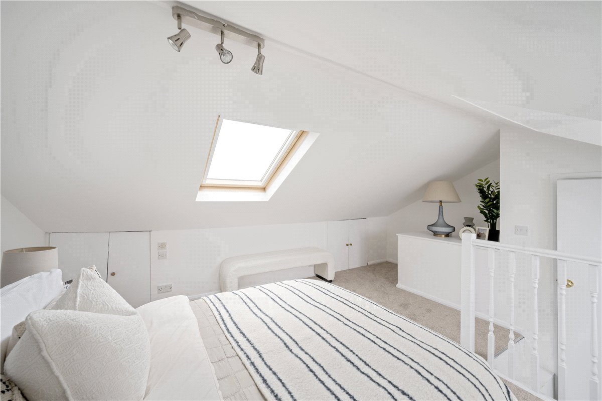 3 bedroom Flat, Trinity Road, Wandsworth Common, SW17 - Sold, Image 3