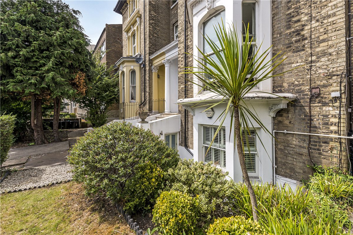 2 bedroom Flat, North Side Wandsworth Common, London, SW18 - , Image 7