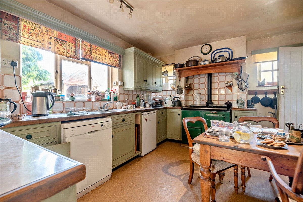 4 bedroom House, The Thicket, Leckhampstead, RG20 - Available, Image 5