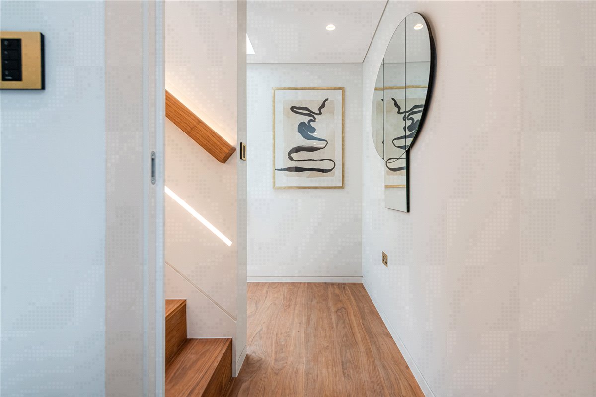 3 bedroom Maisonette, South Molton Street, Mayfair, W1K - Available, Image 17