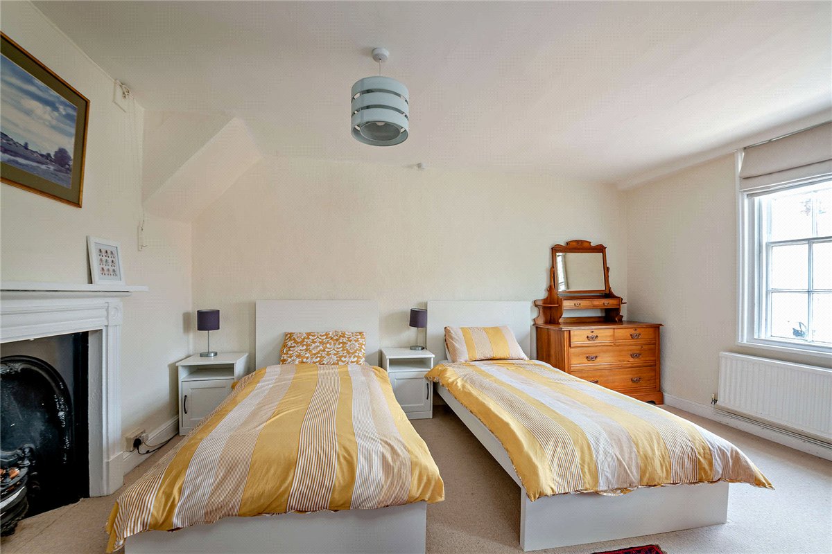 5 bedroom House, High Street, Hungerford, RG17 - Available, Image 12