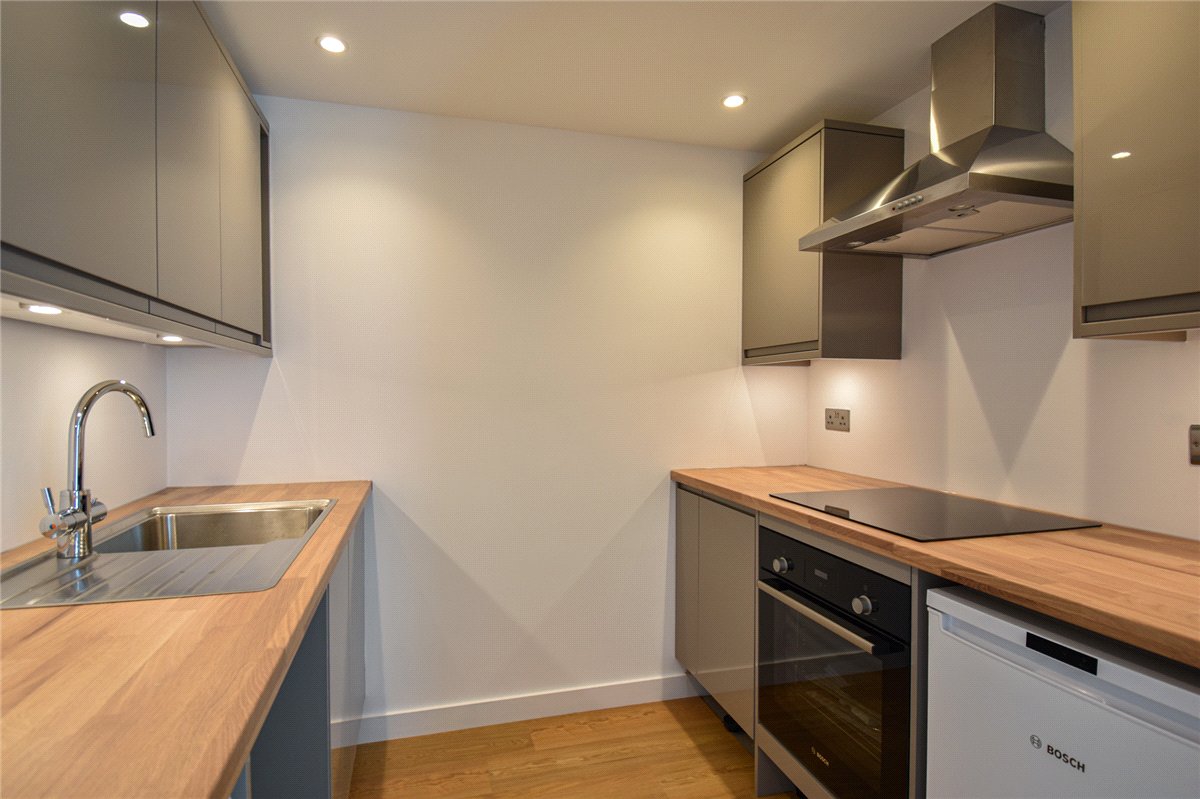 1 bedroom Flat, Wellington Court, Wellington Street, CB1 - Available, Image 5