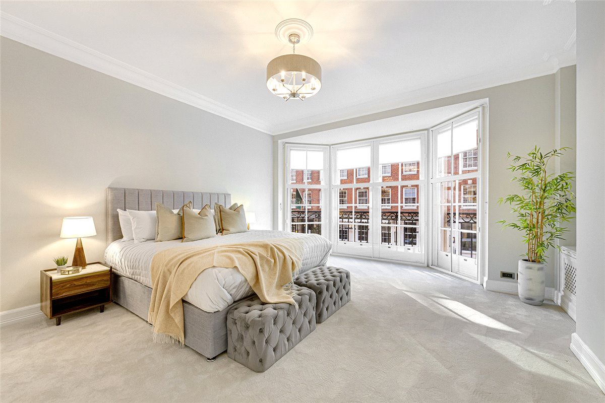 4 bedroom Flat, Grosvenor Square, Mayfair, W1K - Available, Image 11