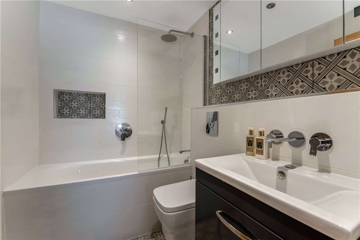 3 bedroom Flat, Farne House, 12 Crewe Street, NE68 - Available, Image 6