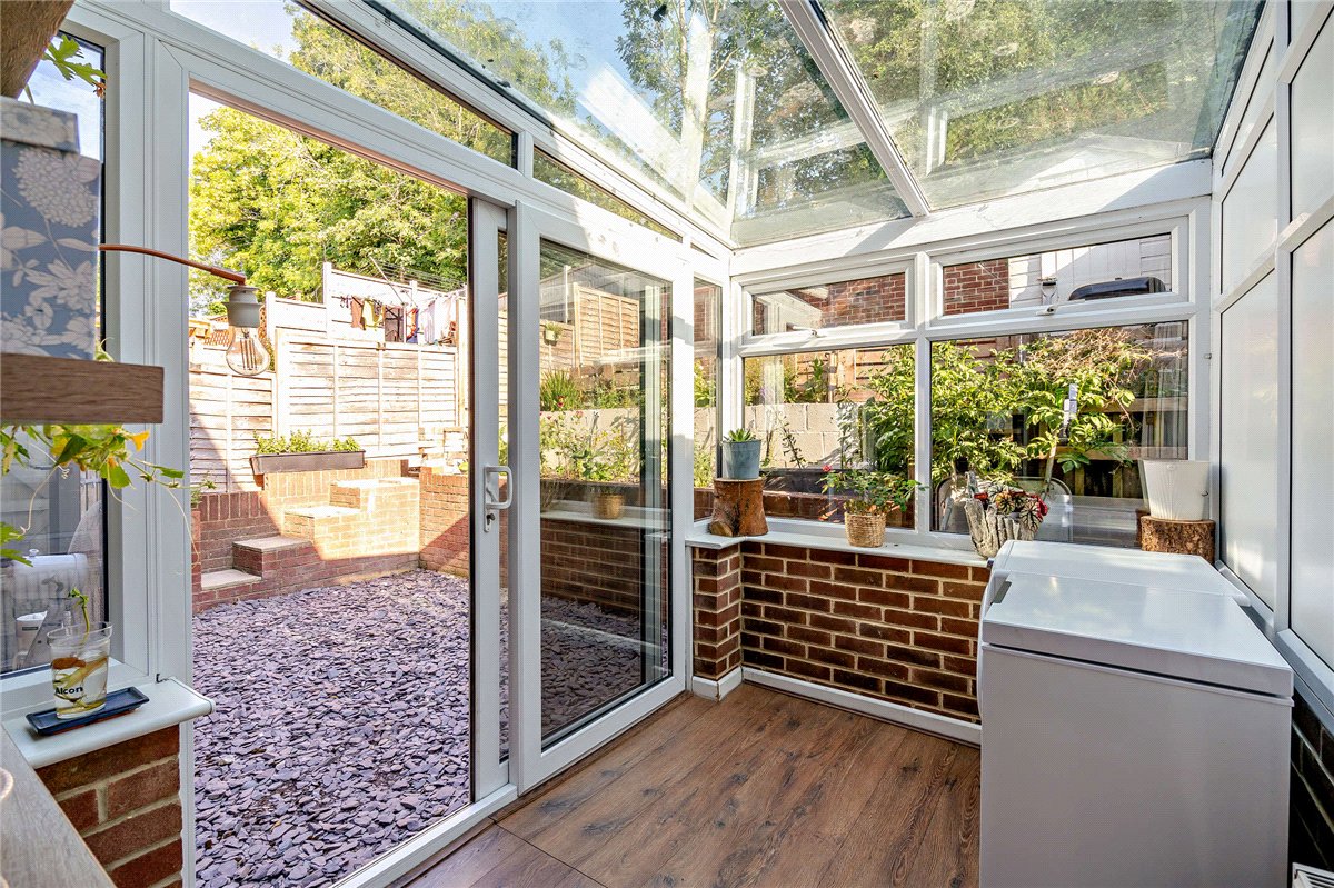 3 bedroom House, Anchor Road, Kingsclere, RG20 - Available, Image 12