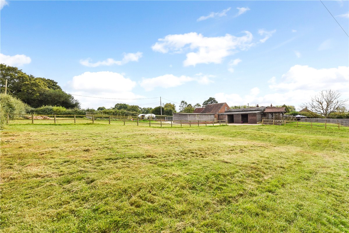 4 bedroom House, Forest Road, Worlds End, PO7 - Available, Image 12