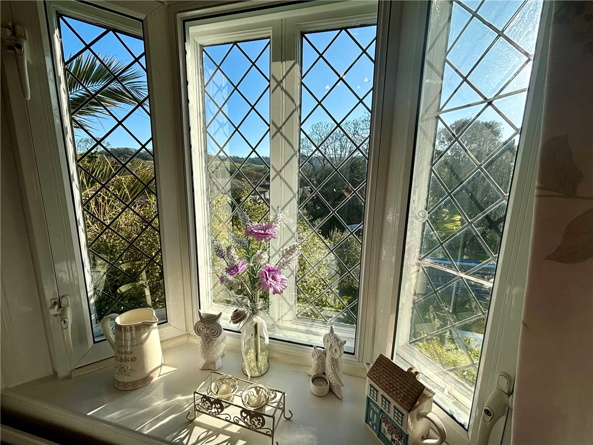 5 bedroom House, Eastcliff Road, Shanklin, PO37 - Available, Image 2