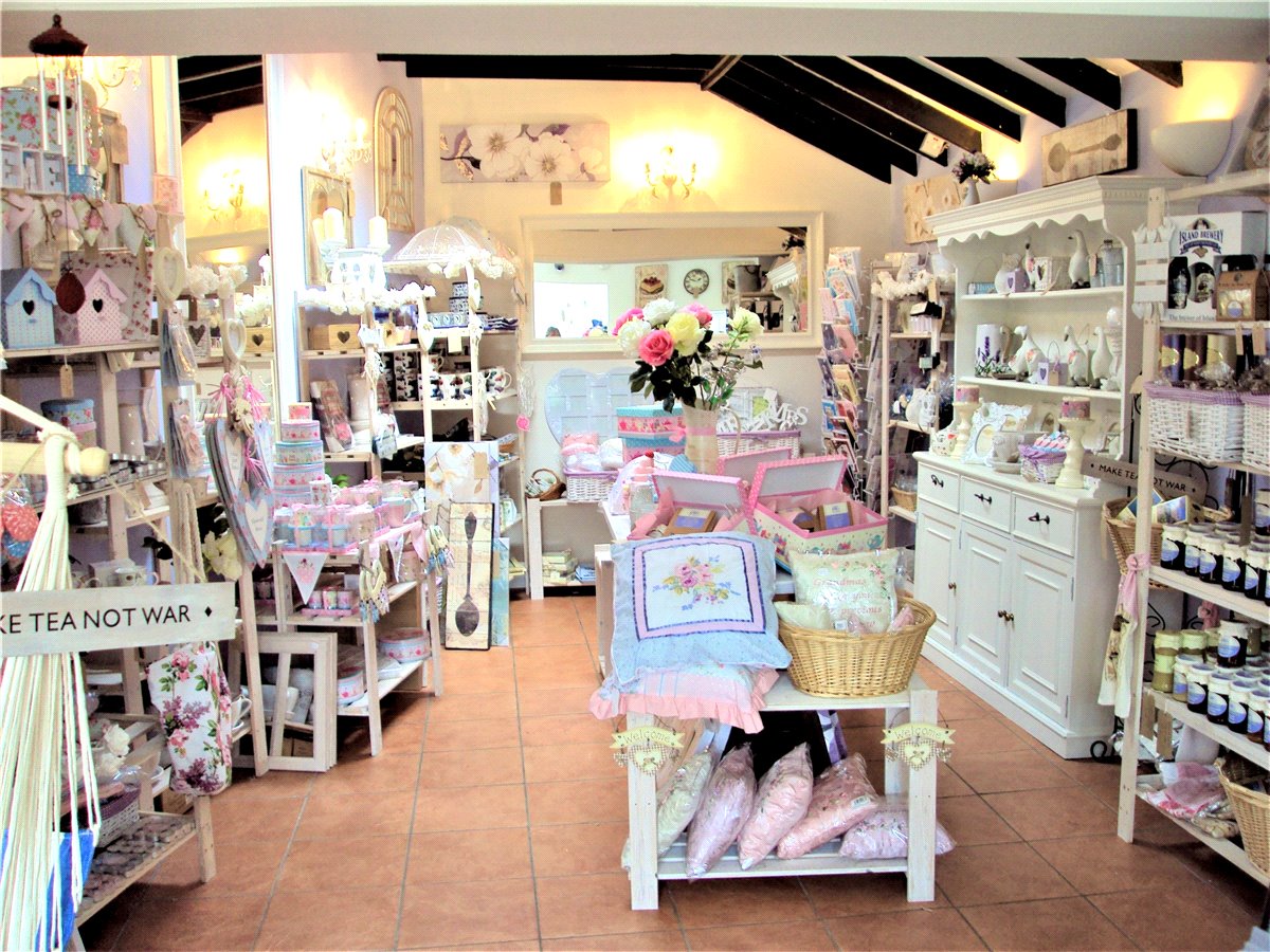 5 bedroom House, Eastcliff Road, Shanklin, PO37 - Available, Image 2