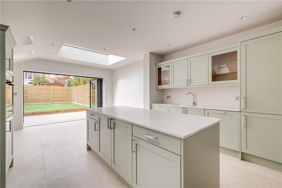 4 bedroom House, Astonville Street, London, SW18 - Available