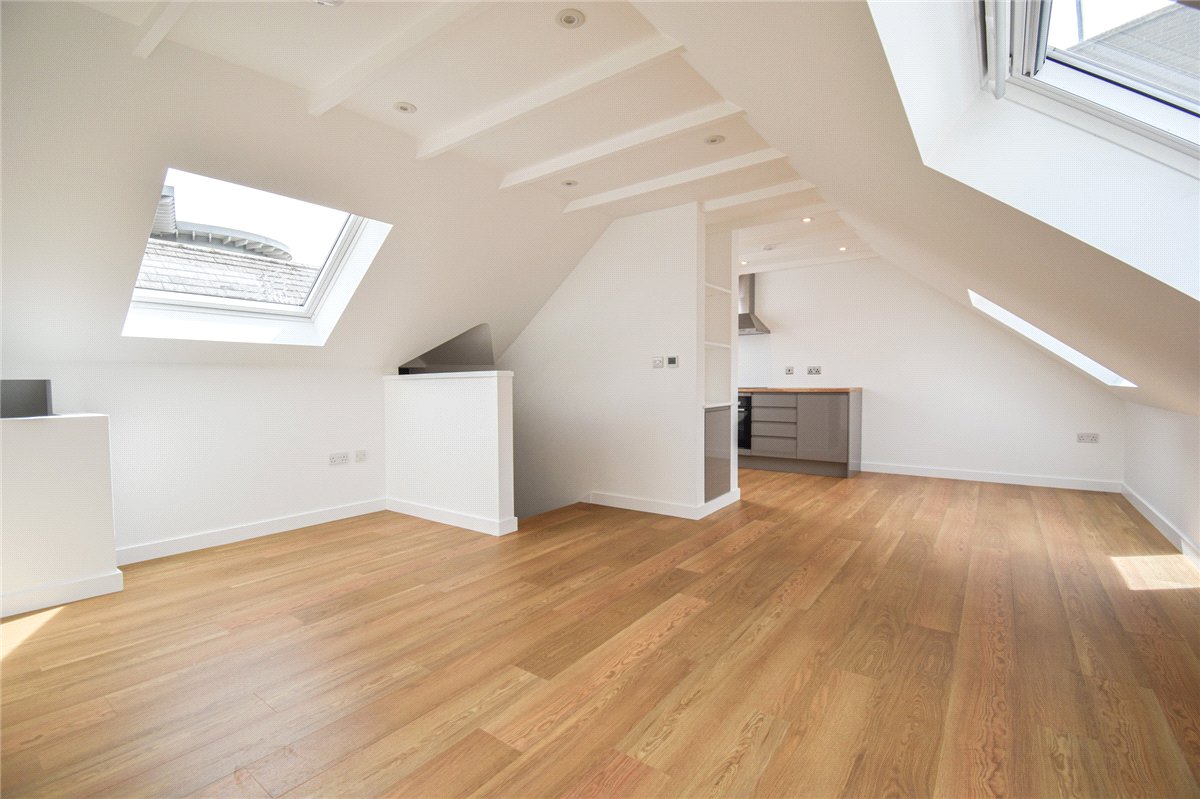 2 bedroom Flat, Wellington Court, Wellington Street, CB1 - Available, Image 1