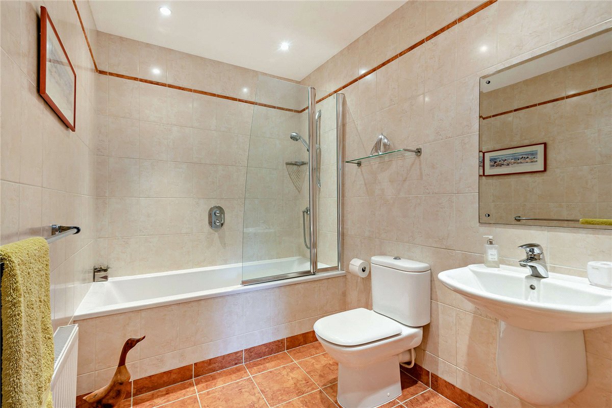 5 bedroom Bungalow, Long Grove, Upper Bucklebury, RG7 - Available, Image 2