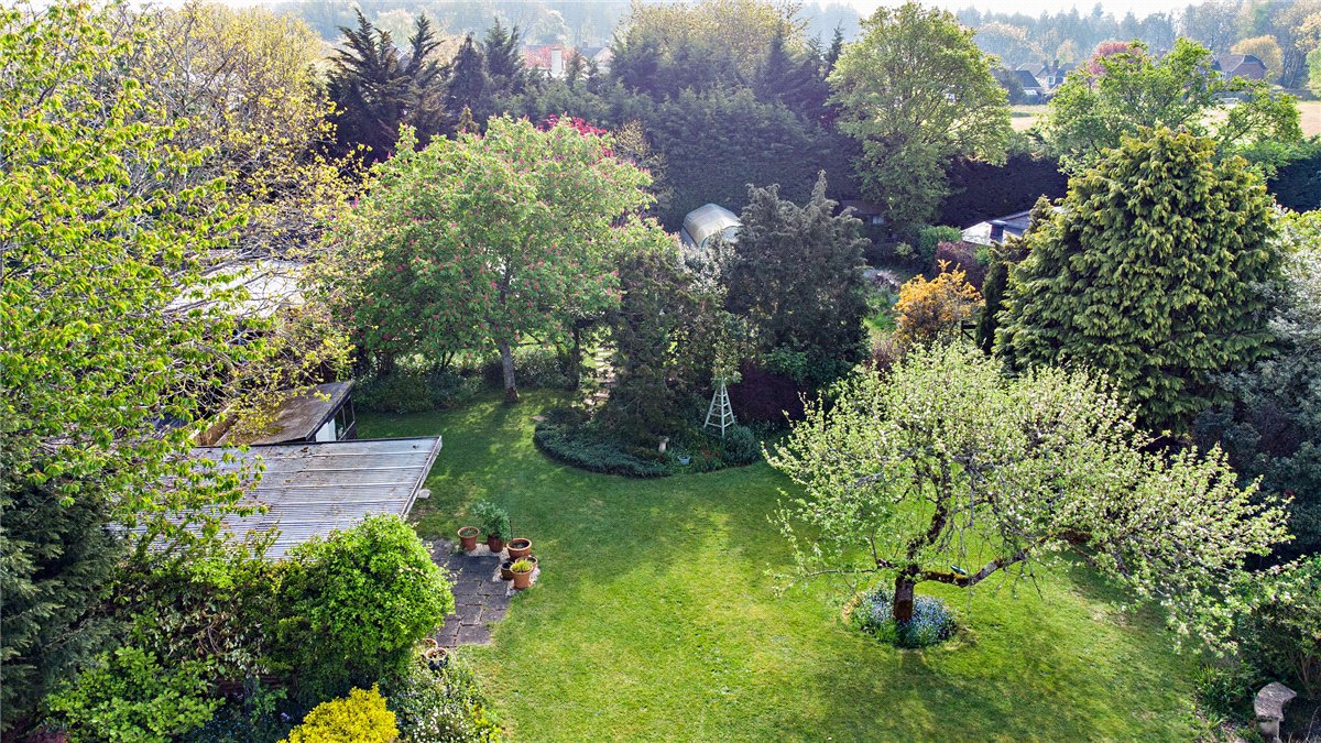 5 bedroom Bungalow, Long Grove, Upper Bucklebury, RG7 - Available, Image 2