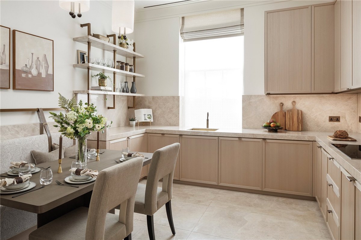 3 bedroom Maisonette, Pont Street, Knightsbridge, SW1X - Available, Image 10