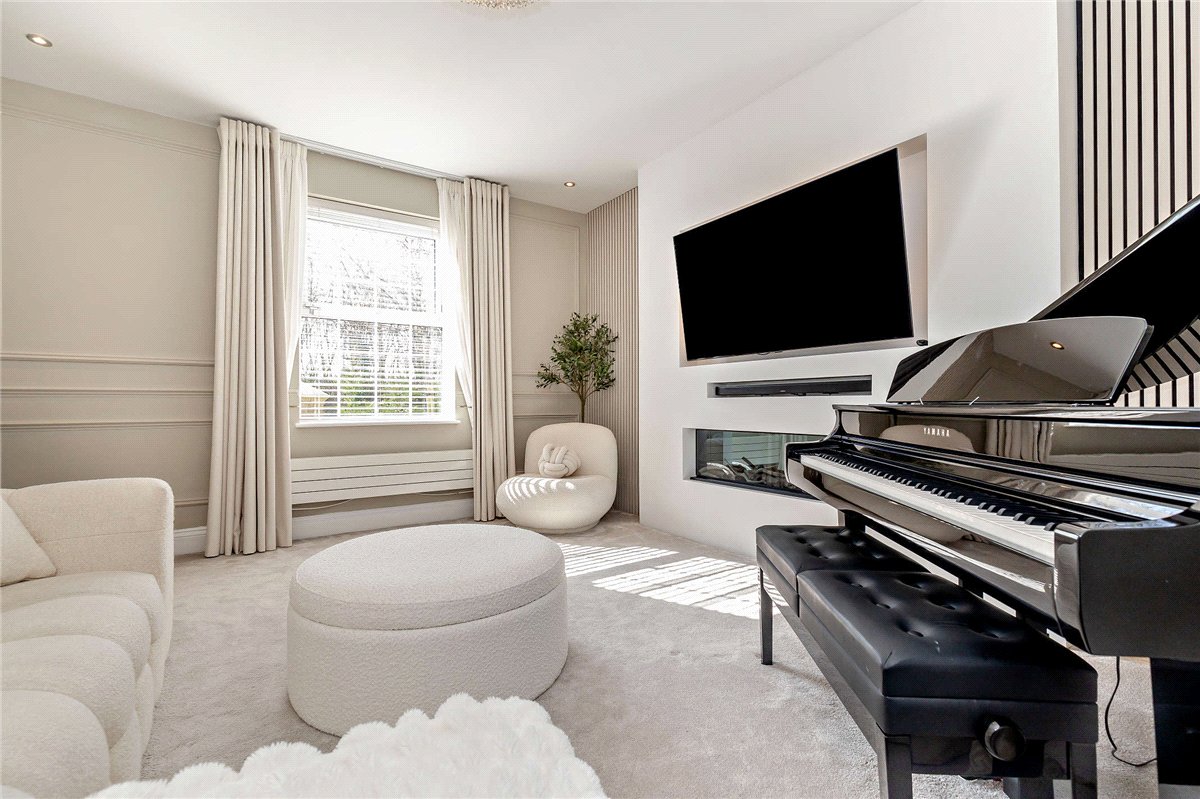 6 bedroom House, Woodland Close, Wetherby, LS22 - Available, Image 1