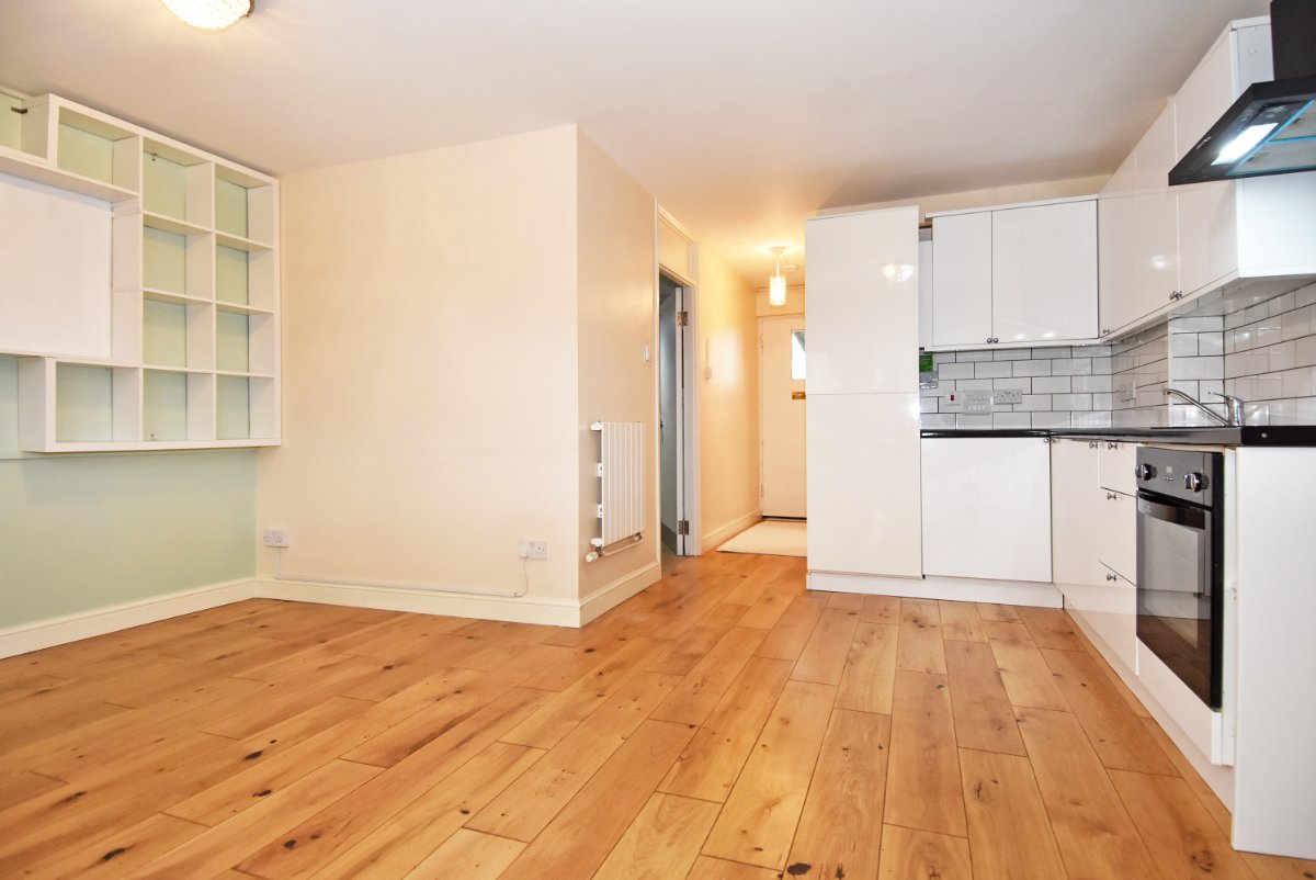 1 bedroom Maisonette, Hardwicke Road, Richmond, TW10 - Available, Image 2