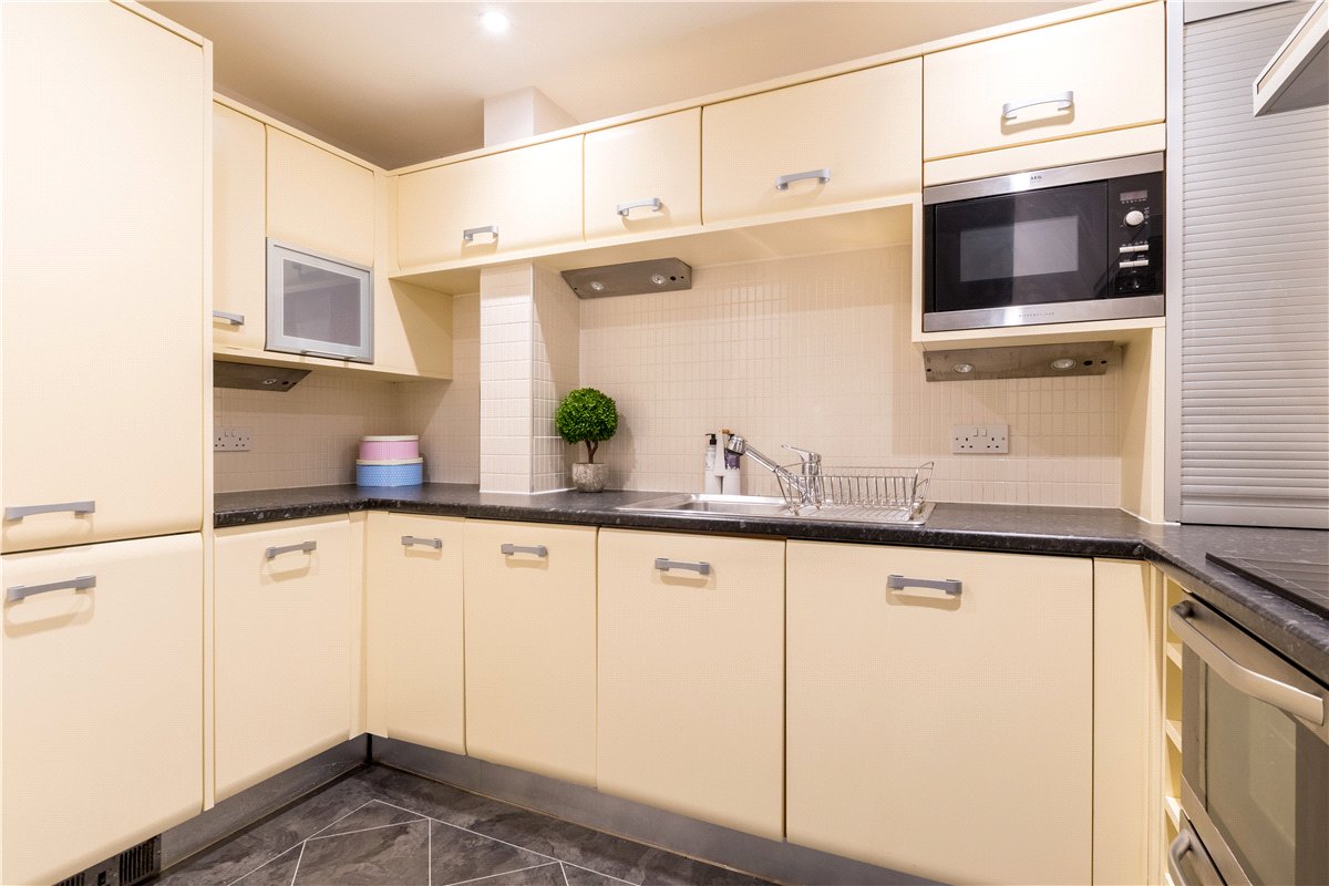 2 bedroom Flat, Mill Mount, York, YO24 - Available, Image 2
