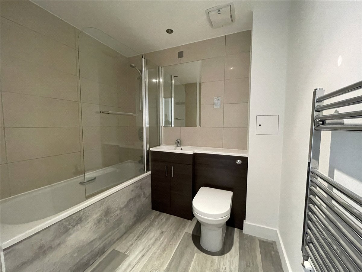 2 bedroom Flat, Park Way, Newbury, RG14 - Let Agreed, Image 3