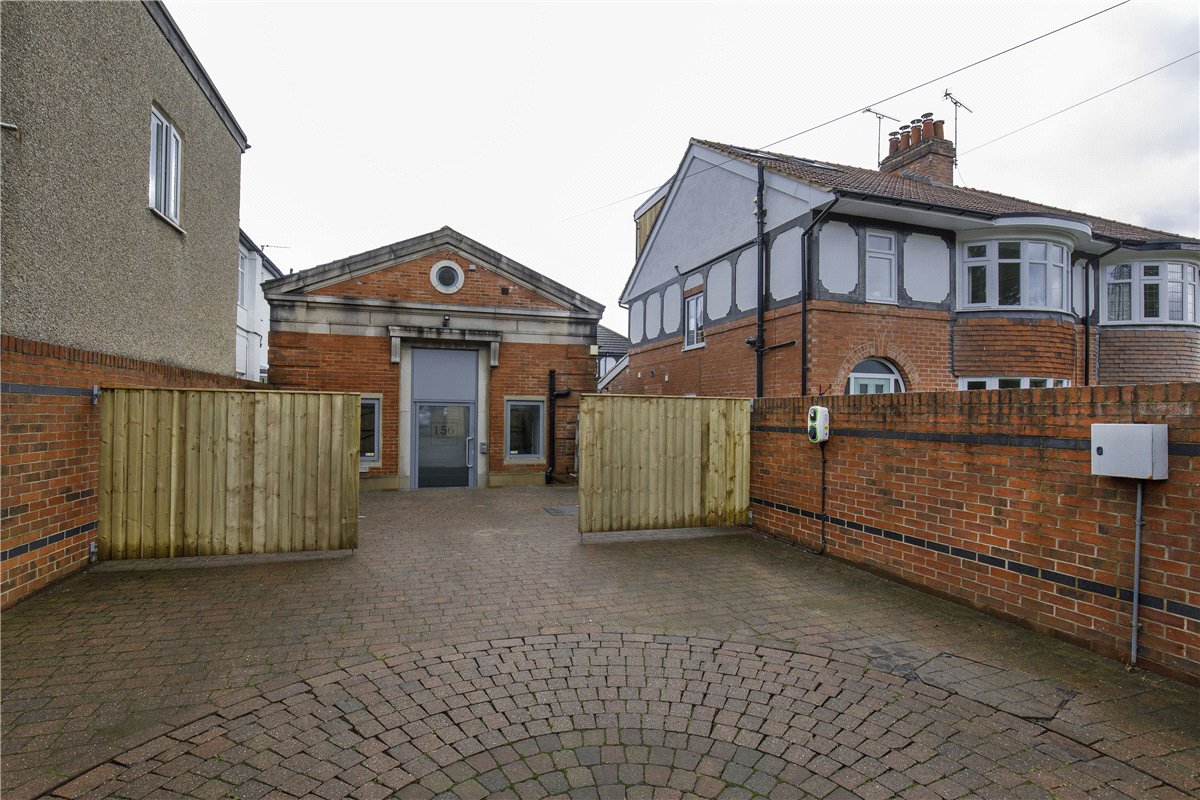 2 bedroom House, Hookstone Drive, Harrogate, HG2 - Available