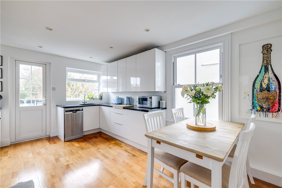 2 bedroom Maisonette, Amerland Road, London, SW18 - Available, Image 5