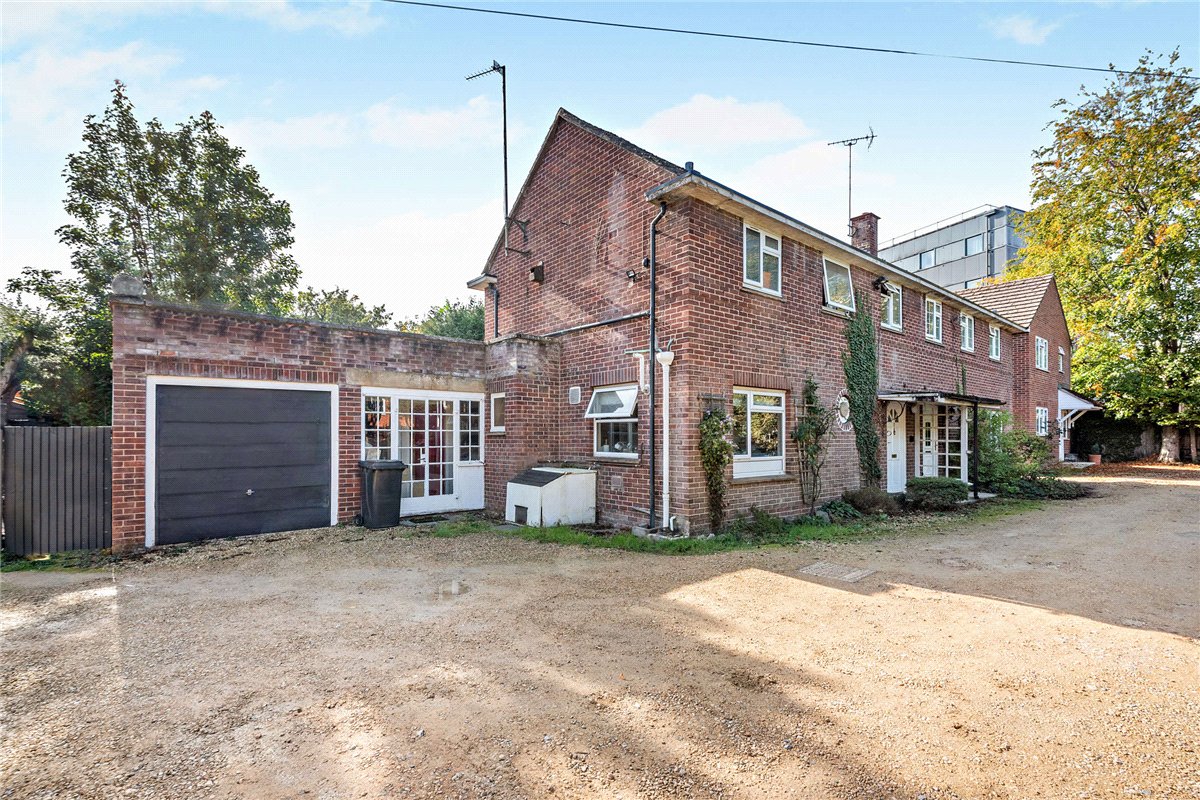 4 bedroom House, Clarendon Gardens, Newbury, RG14 - Available