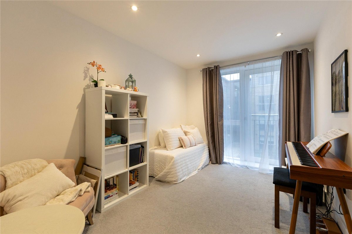 2 bedroom Flat, Keynes House, Kingsley Walk, CB5 - Available, Image 4