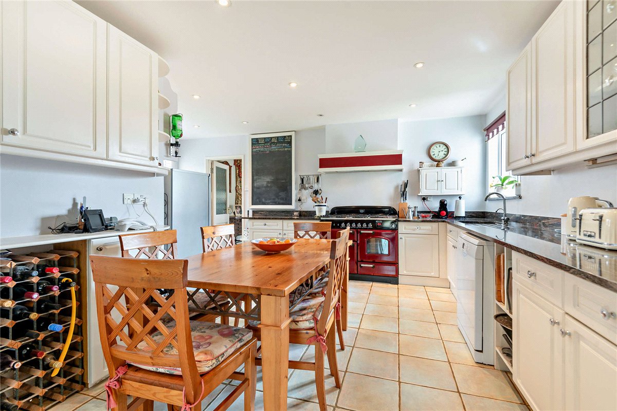 4 bedroom House, Garden Close Lane, Newbury, RG14 - Available, Image 13