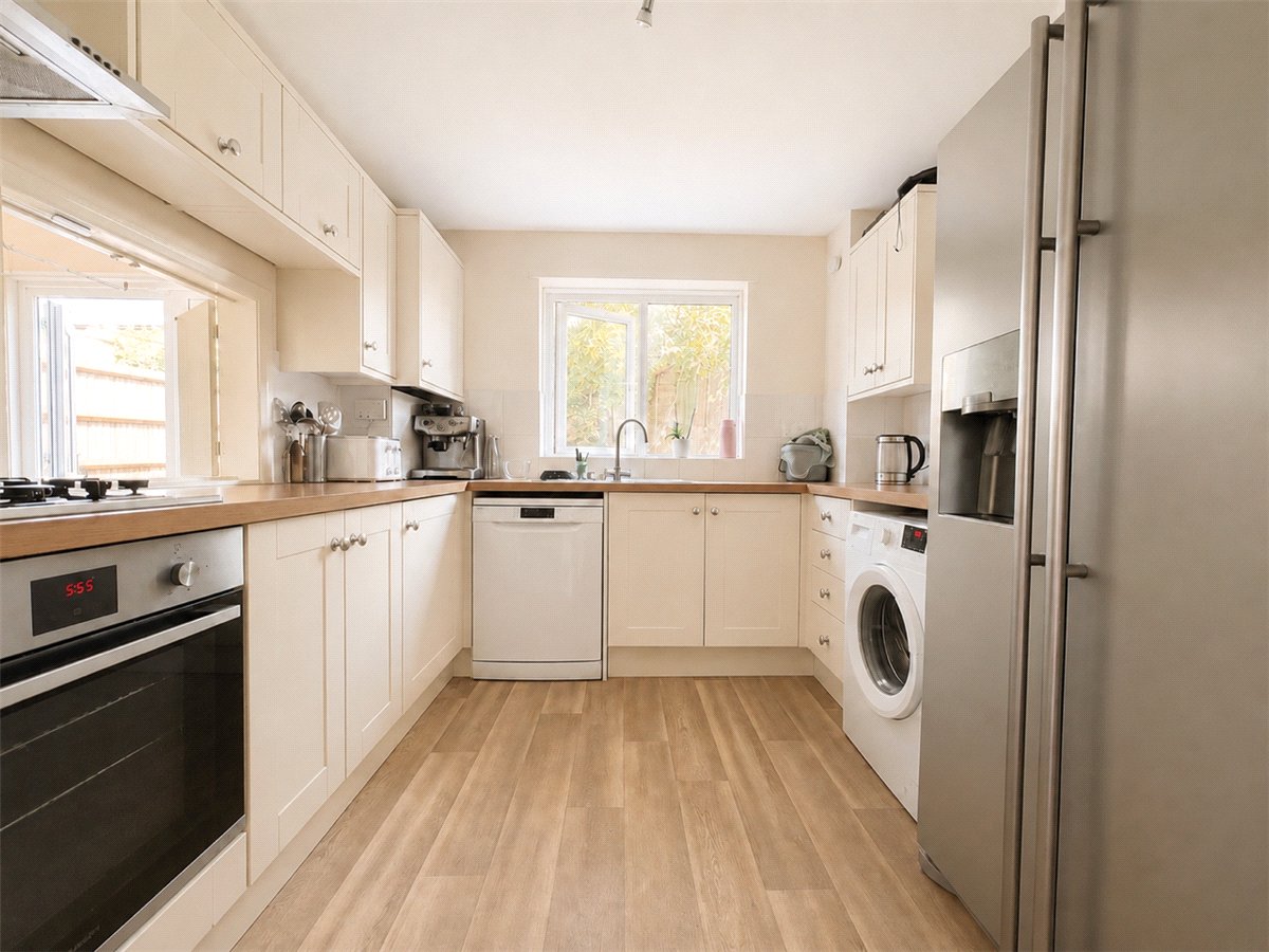 3 bedroom House, Northfields, Twyford, SO21 - Let Agreed, Image 4
