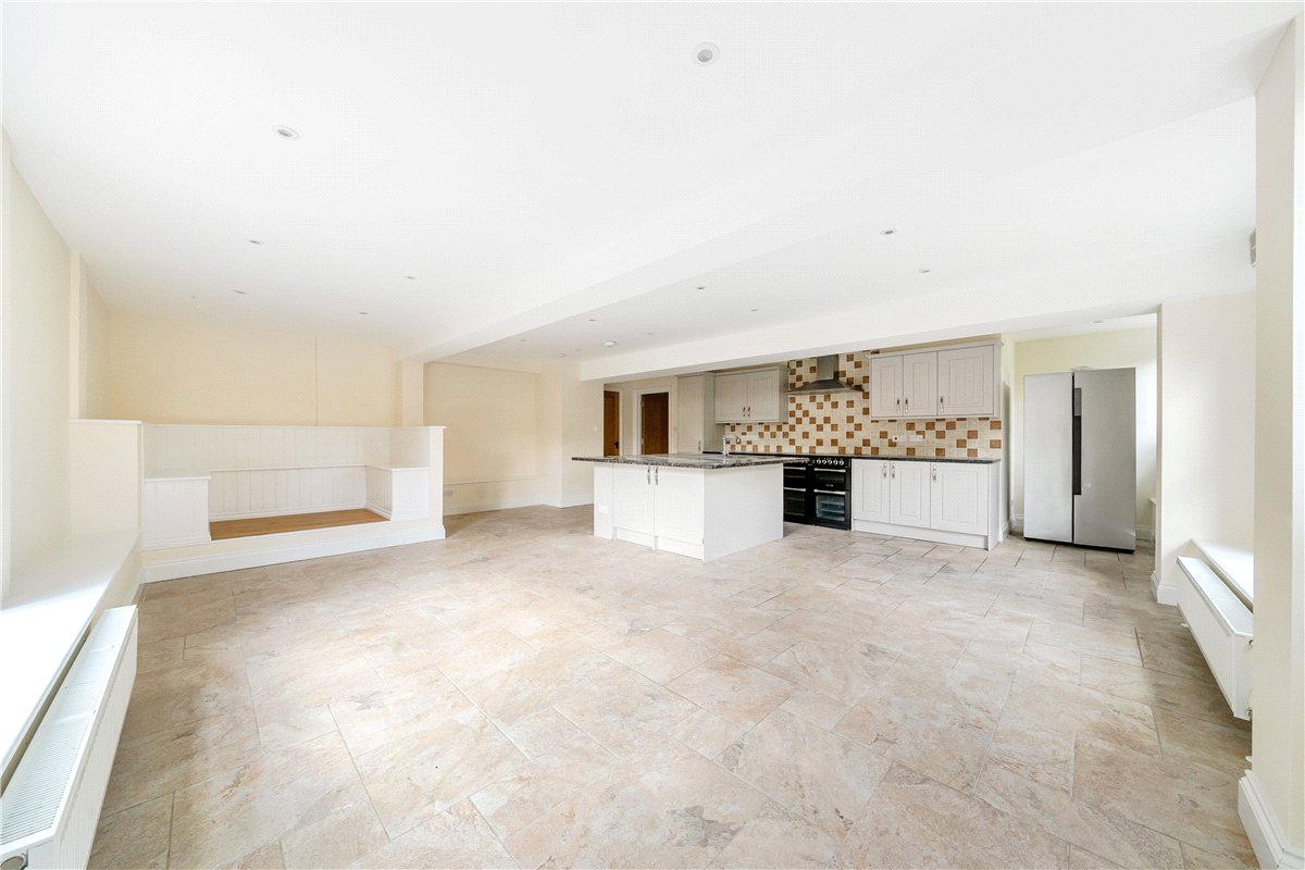4 bedroom House, Adbury, Newbury, RG20 - Available, Image 2