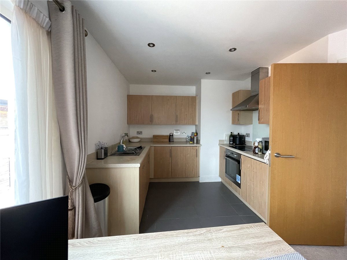 2 bedroom Flat, Park Way, Newbury, RG14 - , Image 3