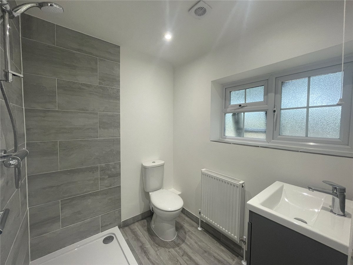 3 bedroom House, Overton, Basingstoke, RG25 - Available, Image 5