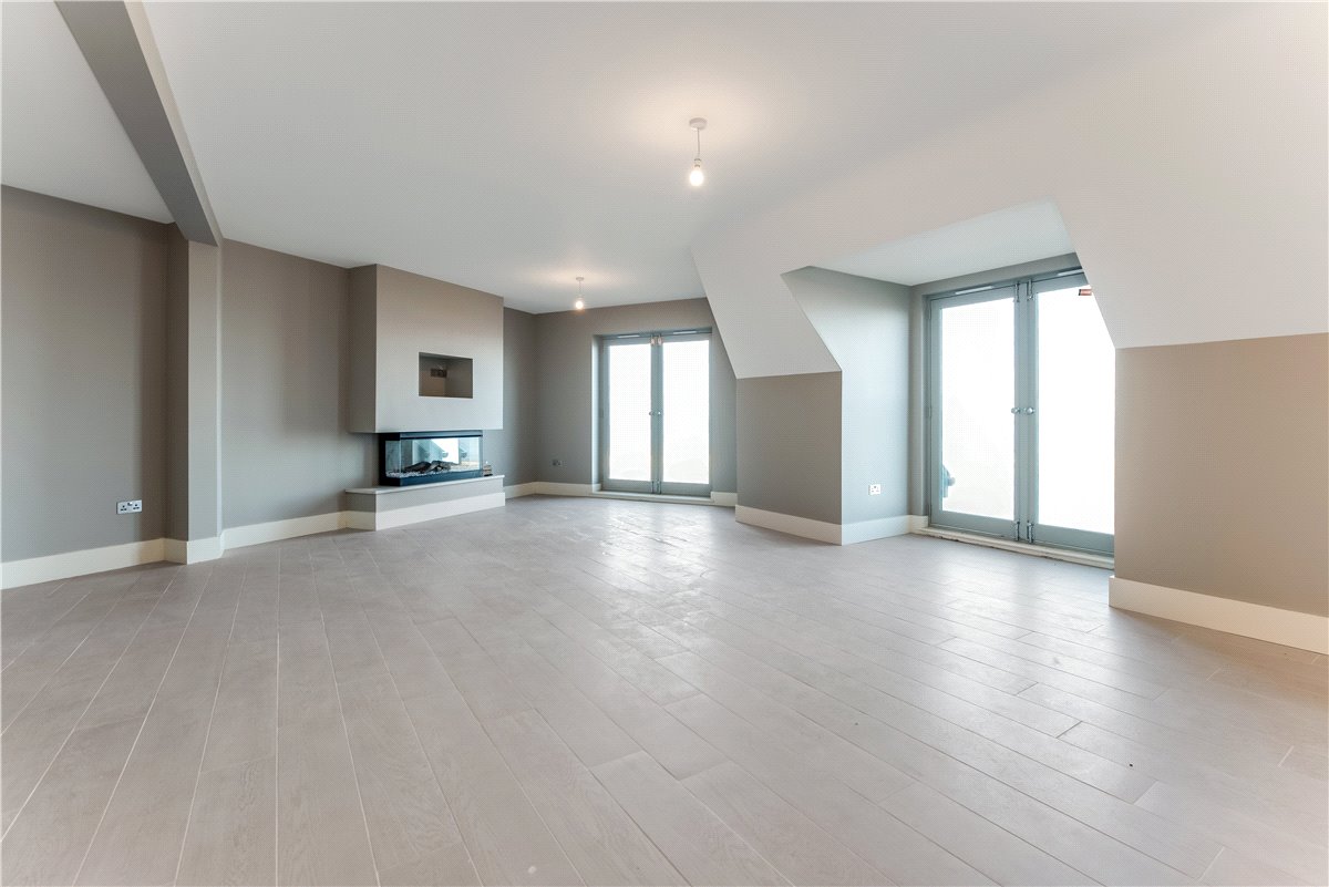 3 bedroom Flat, Farne House, 12 Crewe Street, NE68 - Available, Image 2