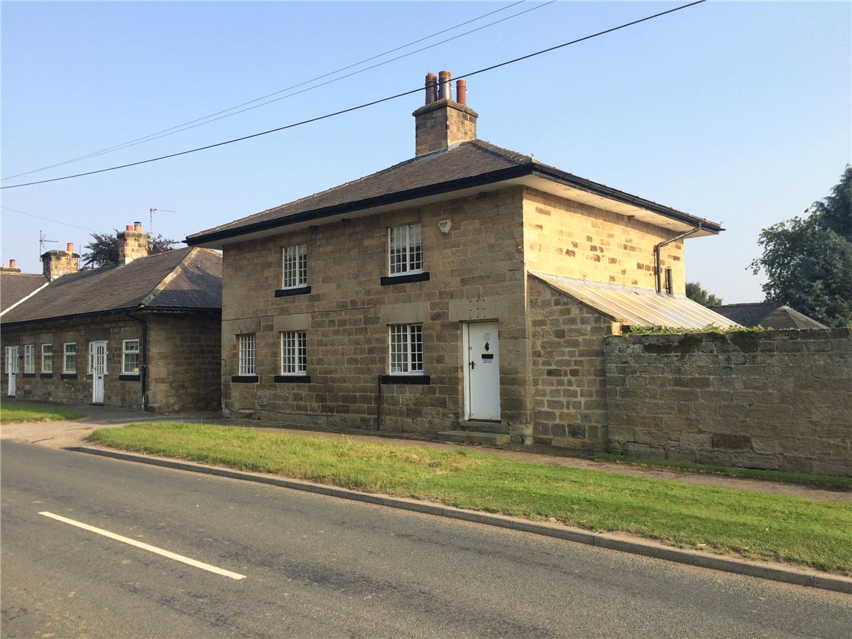 3 bedroom House, The Green, North Deighton, LS22 - 