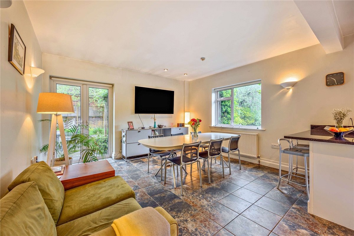 5 bedroom House, Andover Road, Newbury, RG14 - Available, Image 3
