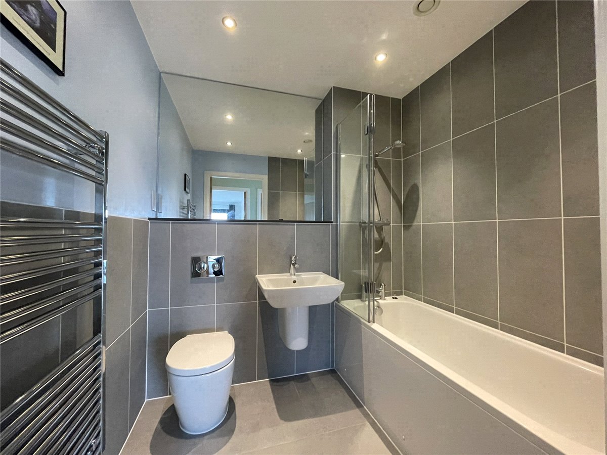 2 bedroom Flat, Kingman Way, Newbury, RG14 - Available, Image 9