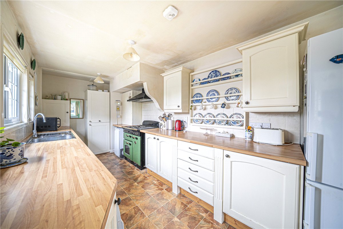 3 bedroom Bungalow, Paddock Field, Chilbolton, SO20 - Available, Image 1