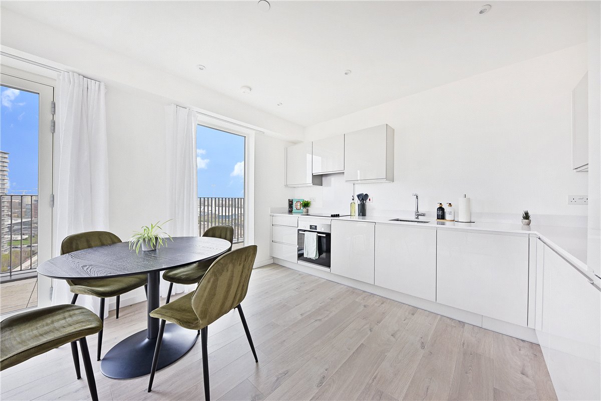 2 bedroom Flat, Heartwell Avenue, London, E16 - , Image 1