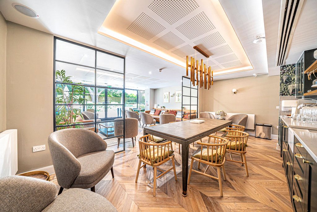 2 bedroom Flat, Holts Court, Sarum Road, SO22 - Sold STC, Image 4