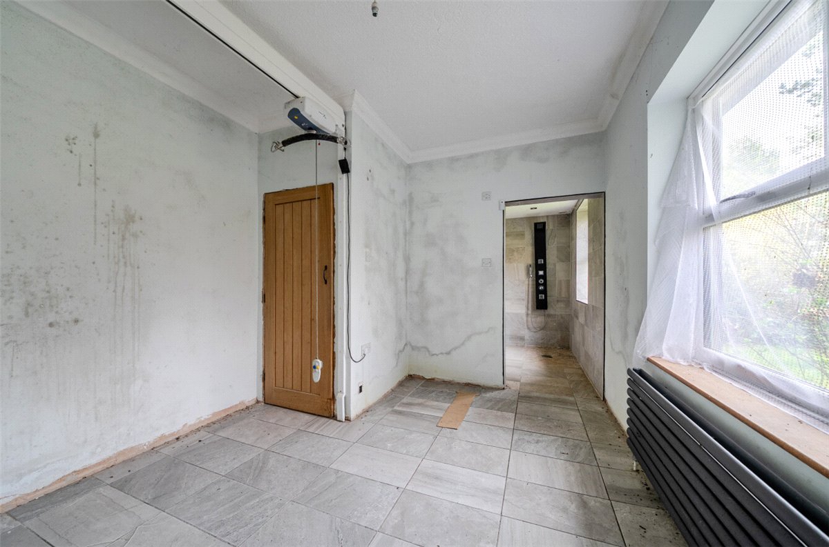 2 bedroom Bungalow, Chester Road, Preston Brook, WA7 - Available, Image 12