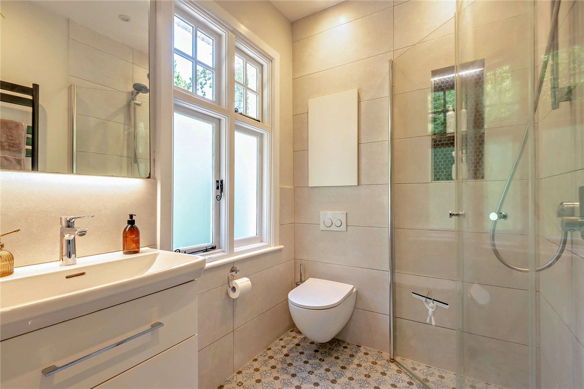 5 bedroom House, Fairview, Andover Road, RG14 - Available, Image 16