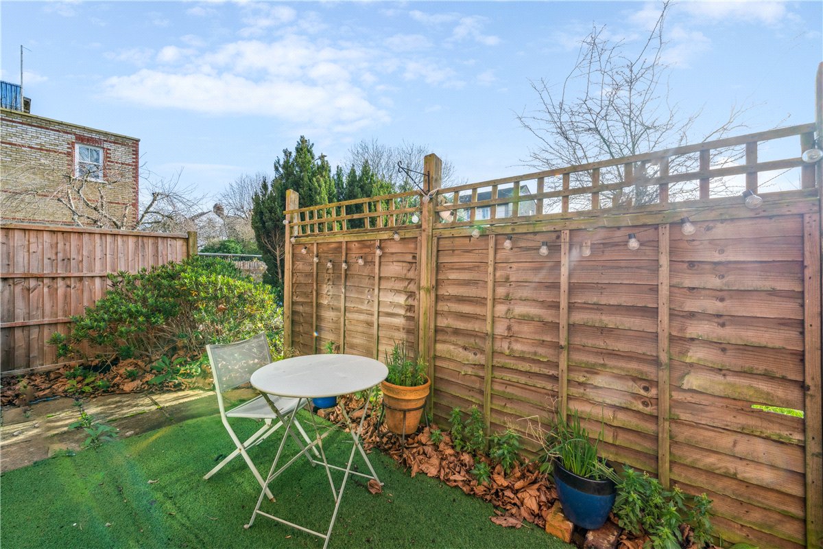 2 bedroom Flat, Mayford Close, London, SW12 - Sold STC