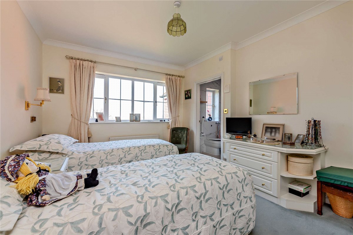 3 bedroom Flat, Woodridge, Newbury, RG14 - Available, Image 9