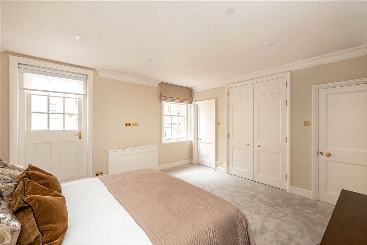 3 bedroom House, Woods Mews, Mayfair, W1K - Available, Image 8