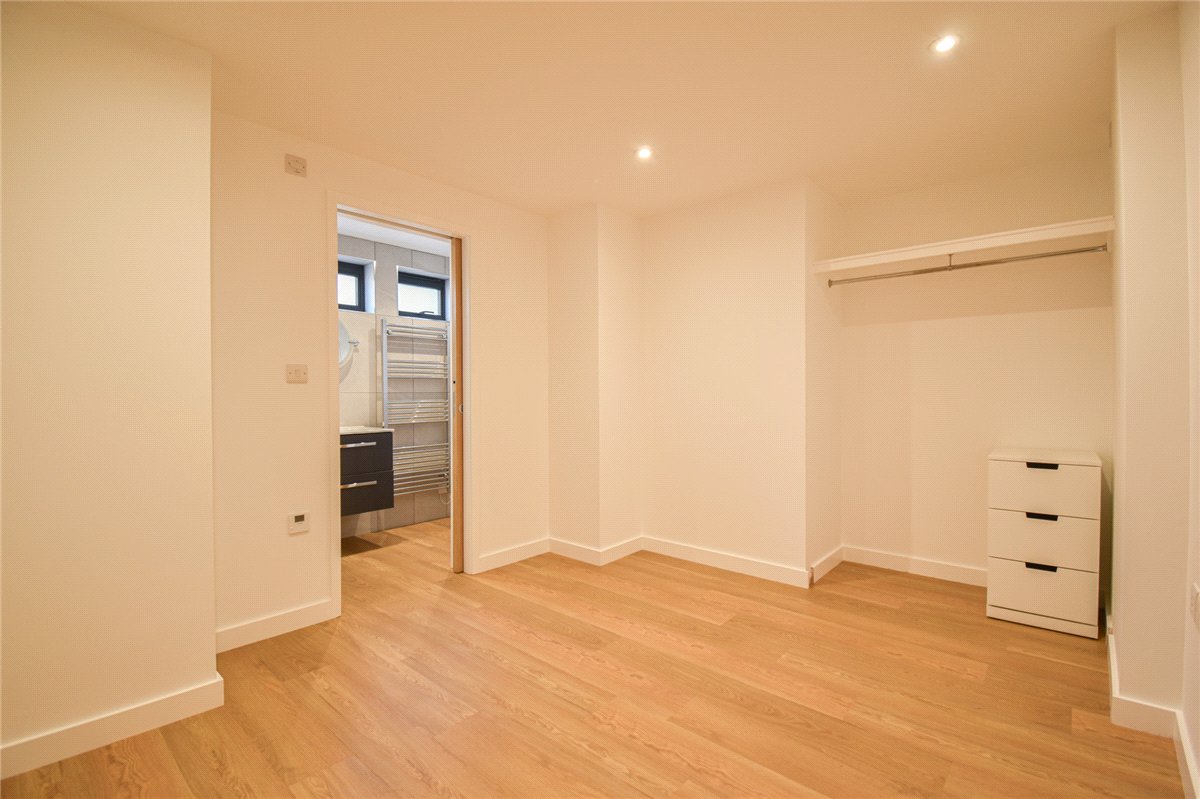 1 bedroom Flat, Wellington Court, Wellington Street, CB1 - Available, Image 9