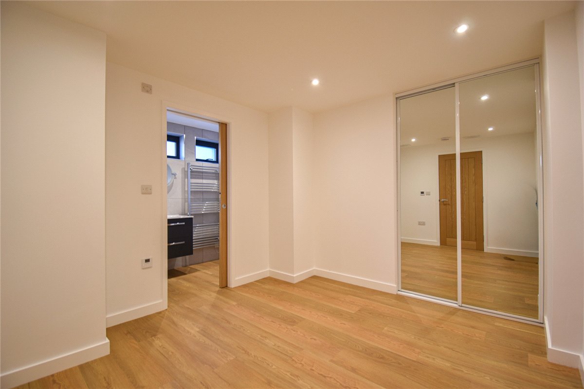 1 bedroom Flat, Wellington Court, Wellington Street, CB1 - Available, Image 9