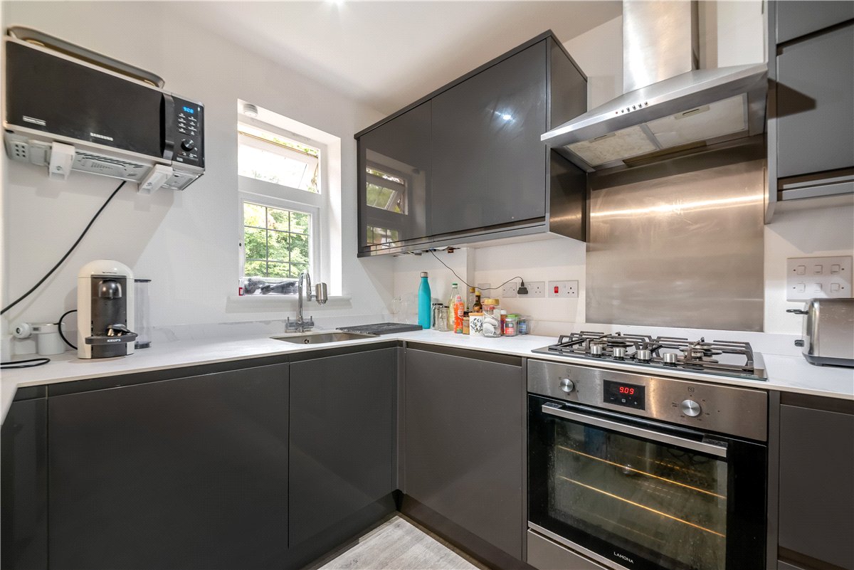 2 bedroom Flat, Highcroft Road, Winchester, SO22 - Available, Image 3